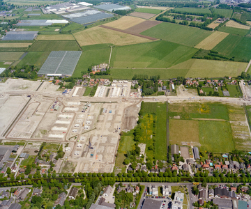 840481 Luchtfoto van een gedeelte van het bouwterrein voor de nieuwbouwwijk Langerak te De Meern (gemeente Vleuten-De ...